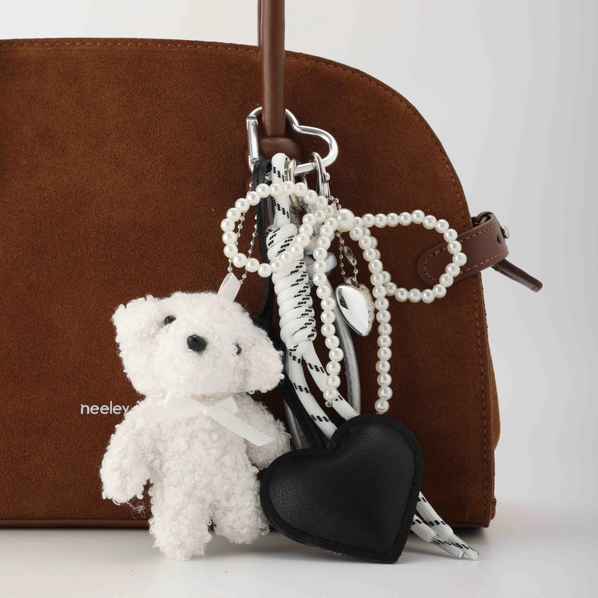 WHITE BEAR CHARM – charmée